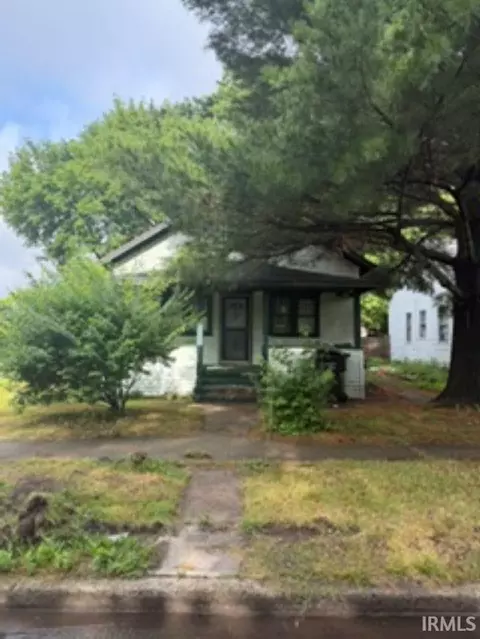 909 Huey St, South Bend, IN 46628