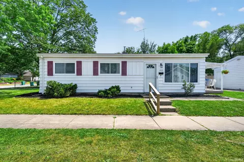 1403 W 6th St, Mishawaka, IN 46544