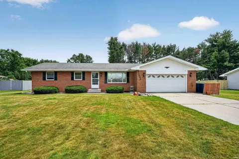 51882 Cheryl Dr, Granger, IN 46530