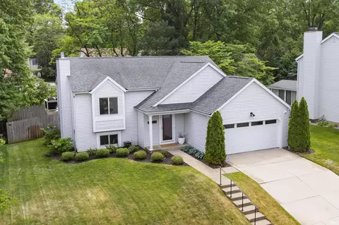 1818 Eagle Point Ct, South Bend, IN 46628
