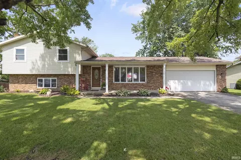 609 Westlake Dr, Middlebury, IN 46540