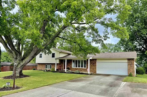 609 Westlake Dr, Middlebury, IN 46540