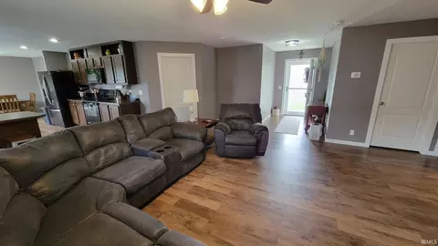 Entry Way - 565 E Morse St, Markle, IN 46770 photo 3 of 4