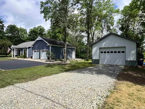 6572 E South Barbee Dr, Warsaw, IN 46582