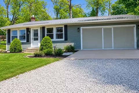 395 Lane 148 Hamilton Lake Ln, Hamilton, IN 46742