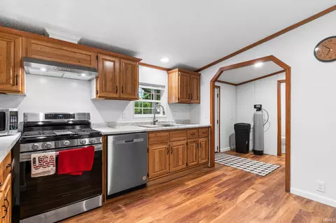 506 E Main St, Chalmers, IN 47929 photo 6