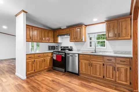 506 E Main St, Chalmers, IN 47929 photo 5