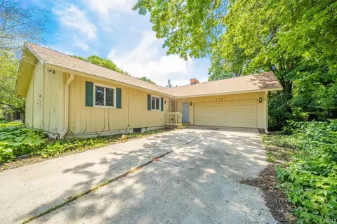 2707 W Woodbridge Dr, Muncie, IN 47304