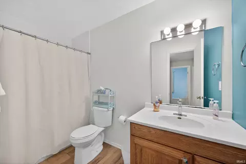 Bath - 3517 E Dunstan Dr, Bloomington, IN 47401 photo 2 of 3