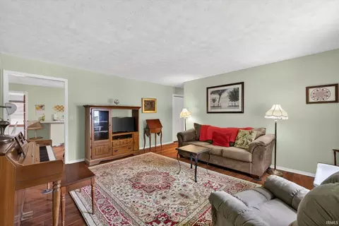 Living - 3517 E Dunstan Dr, Bloomington, IN 47401 photo 1 of 2
