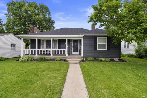 1203 E South St, Frankfort, IN 46041