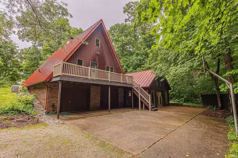 1704 E Maple Dr, Huntingburg, IN 47542