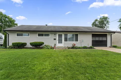 1202 Byron Dr, South Bend, IN 46614