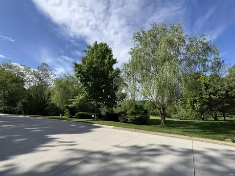 525 Shady Creek Dr, Lafayette, IN 47905