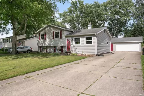 1734 Hass Dr, South Bend, IN 46635
