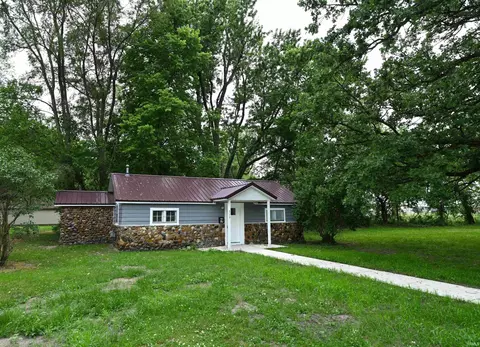 319 W 13th St, Winamac, IN 46996