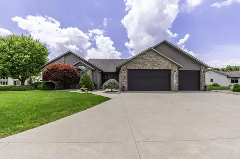 595 N Easton Dr, Angola, IN 46703