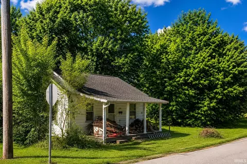 1709 E Sycamore St, Petersburg, IN 47567