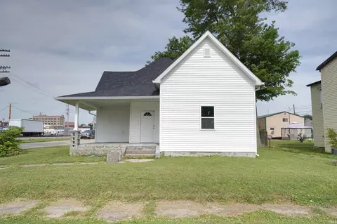 200 SW 1st St, Washington, IN 47501