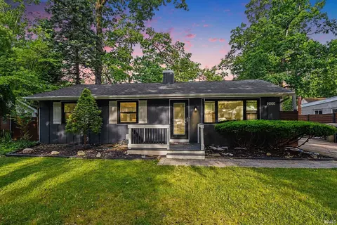 203 Wildemere Dr, South Bend, IN 46615