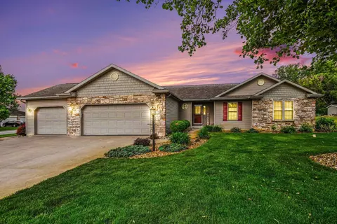 57175 Garnet Ln, Goshen, IN 46528