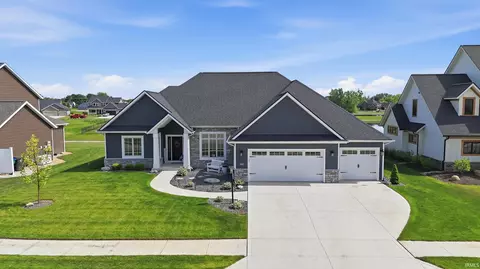 5306 Greyson Heights Dr, Auburn, IN 46706