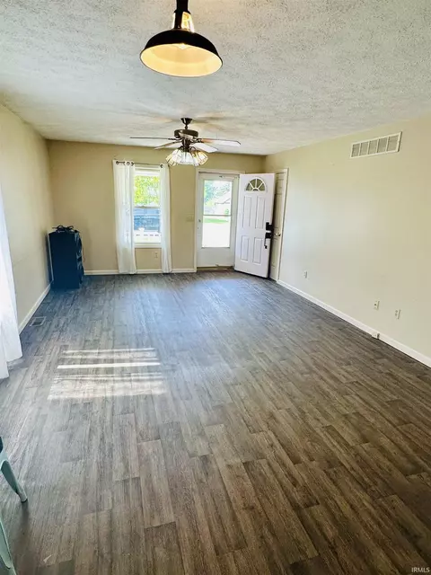 909 E 10th St, Fowler, IN 47944 photo 3