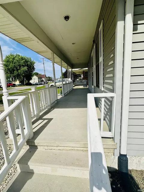 909 E 10th St, Fowler, IN 47944 photo 2