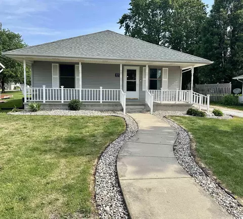 909 E 10th St, Fowler, IN 47944