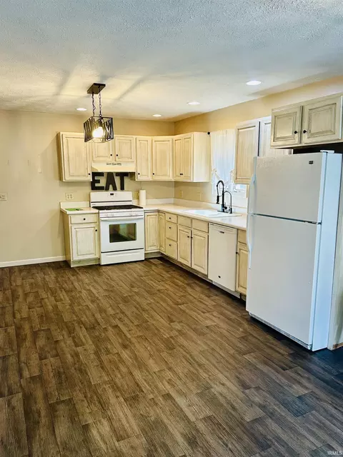 Kitchen - 909 E 10th St, Fowler, IN 47944 photo 2 of 2