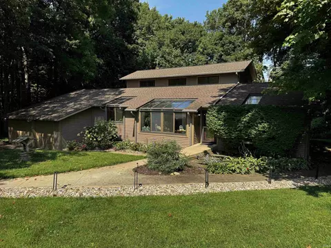 66110 Oak Rd, Lakeville, IN 46536