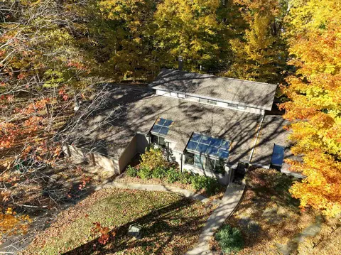 66110 Oak Rd, Lakeville, IN 46536