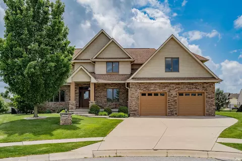 2002 Falcon Ridge Ct, Fort Wayne, IN 46845