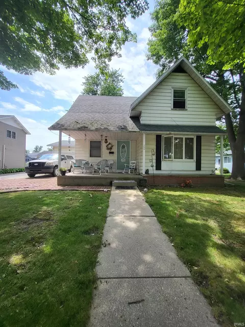 706 S Main St, Nappanee, IN 46550