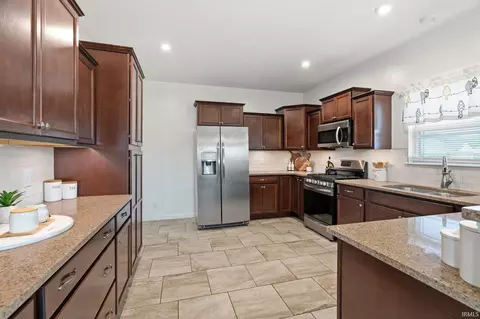 Kitchen - 3293 Charlais Cir, Delphi, IN 46923 photo 3 of 4