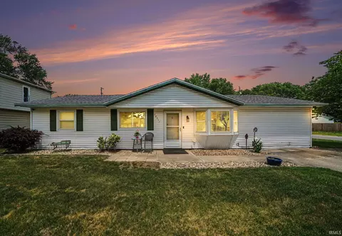 28957 Driftwood Dr, Elkhart, IN 46516