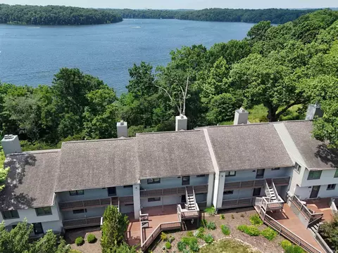 2048 E Waters Edge Dr, Bloomington, IN 47401