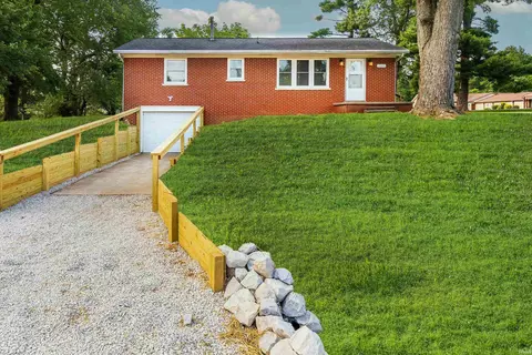 542 E Adams Ave, Chandler, IN 47610