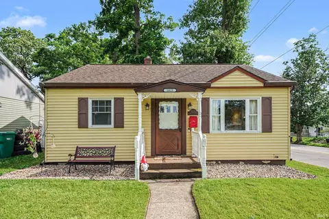 1025 W Battell St, Mishawaka, IN 46545