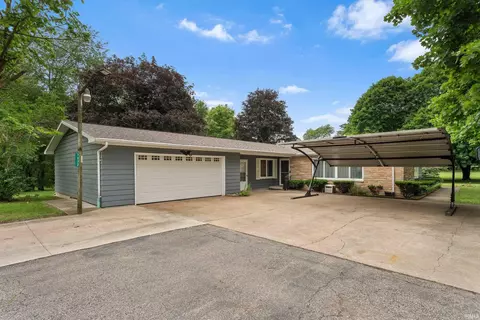 7232 E Heritage Dr, Pierceton, IN 46562