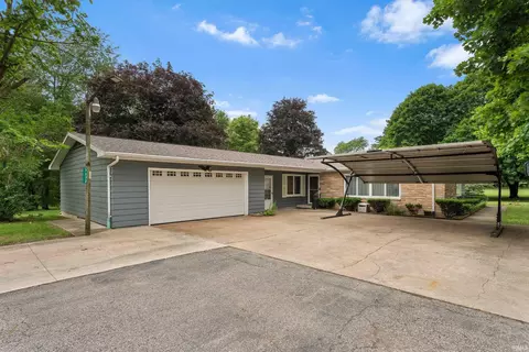7232 E Heritage Dr, Pierceton, IN 46562