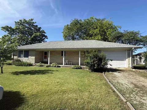 608 E Terrace Dr, Winamac, IN 46996