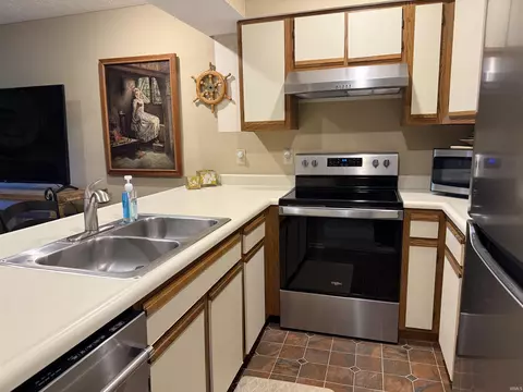 Kitchen - 3930 Eagle Bay Dr, Bloomington, IN 47401 photo 1 of 2