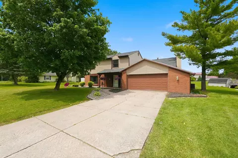 1102 Heritage Ln, Angola, IN 46703