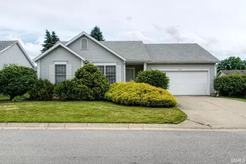806 Eagle Cove Dr, South Bend, IN 46614