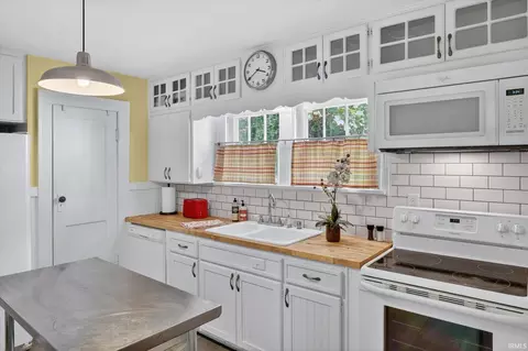 Kitchen - 625 Eckman St, South Bend, IN 46614 photo 1 of 5