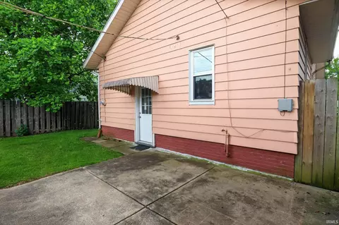 Exterior - 625 Eckman St, South Bend, IN 46614 photo 5 of 10
