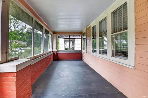 Exterior - 625 Eckman St, South Bend, IN 46614 photo 4 of 10