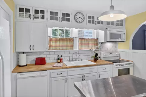 Kitchen - 625 Eckman St, South Bend, IN 46614 photo 3 of 5