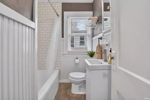 Bath - 625 Eckman St, South Bend, IN 46614 photo 1 of 3
